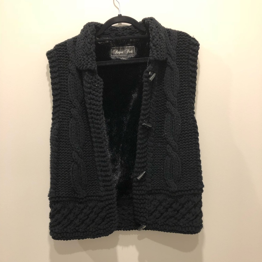 Regent Park Black Knit/Fur Vest L